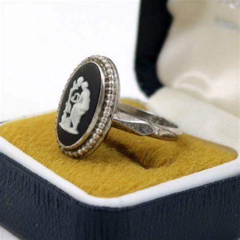 Vintage Boxed Wedgwood Ring Sterling Silver Black Jas Gem