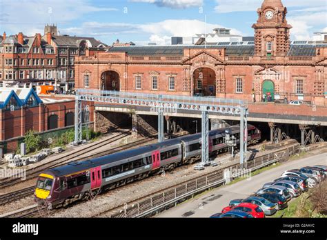 Train leaving nottingham station hi-res stock photography and images ...