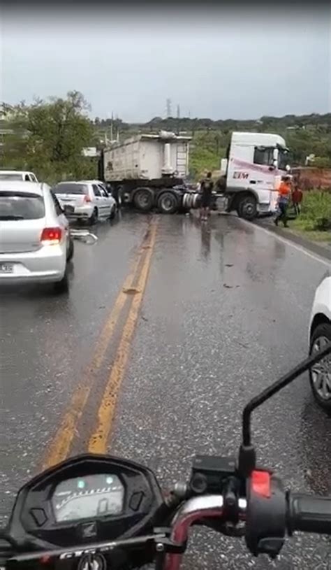 Acidente Entre Carro E Caminh O Deixa Tr S Feridos Em Matozinhos Na