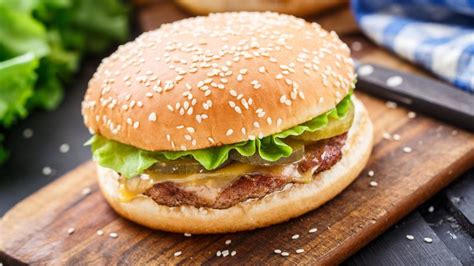 Simple Burger Recipe (No Breadcrumbs) - Camping Food Recipes