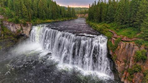 17 Most Instagrammable Waterfalls In The US From East To West