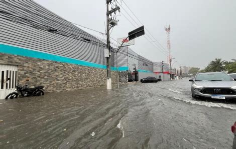 Temporal Deixa Vias Alagadas E Coloca Aracaju Em Est Gio De Alerta F