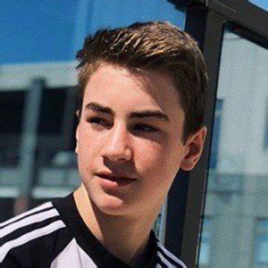 Isaac Kragten (TV Actor) - Age, Birthday, Bio, Facts, Family, Net Worth ...