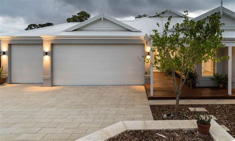 Colonnade Travertine Midland Brick