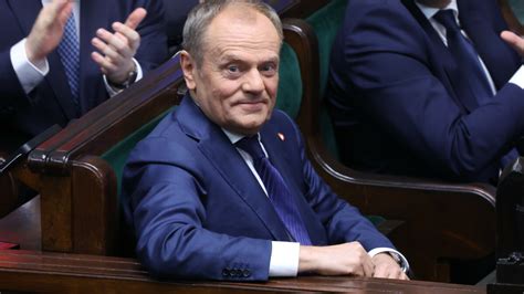 Tusk uderza w Dudę Zanim się obejrzymy gotów będzie ułaskawić cały