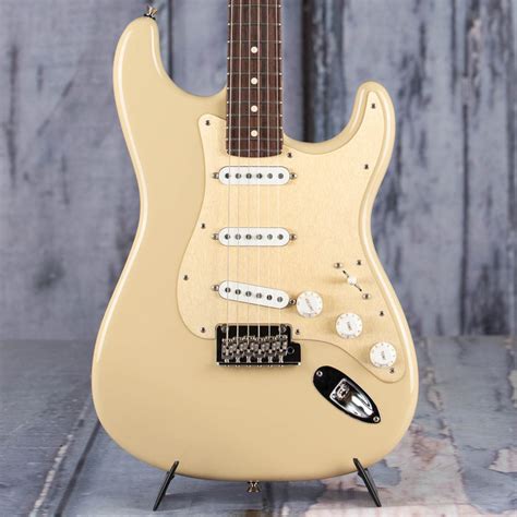 Fender 2019 Limited Edition American Professional Stratocaster Solid Rosewood Neck Desert Sand