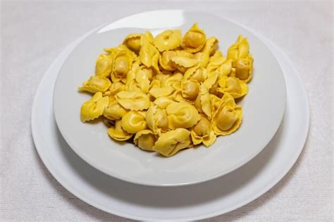 Sopa Italiana De Tortellini Capeletti Agnolini Frango E Vegetais