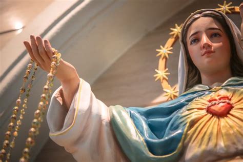 Mother Mary Praying The Rosary