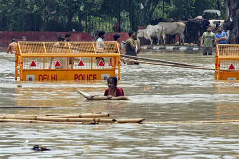 Flash floods wreak havoc in North India - Greater Kashmir