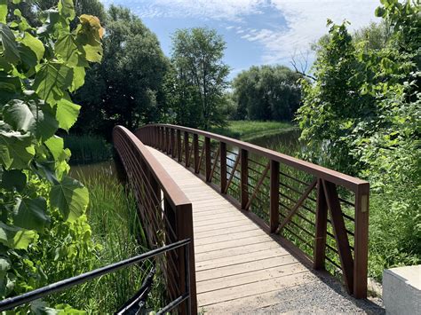 This biography explains the influential life of gloria mills chapman