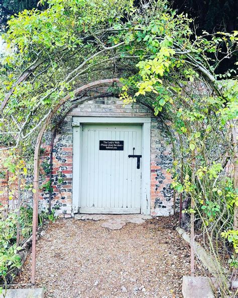 20 Gorgeous Garden Gate Landscaping Ideas