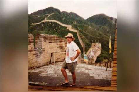 Un Hombre Que Dice Haber Acompañado A Walz En Un Viaje A China Llama Al