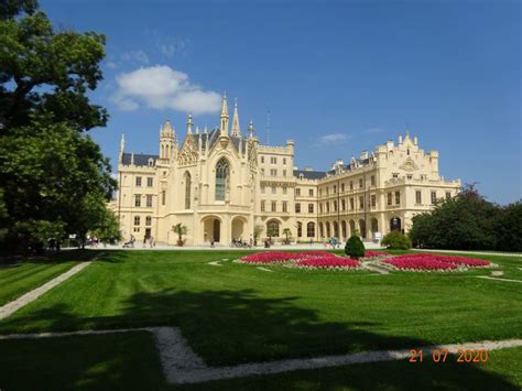 Solve Státní zámek Lednice Lednice State Castle jigsaw puzzle online