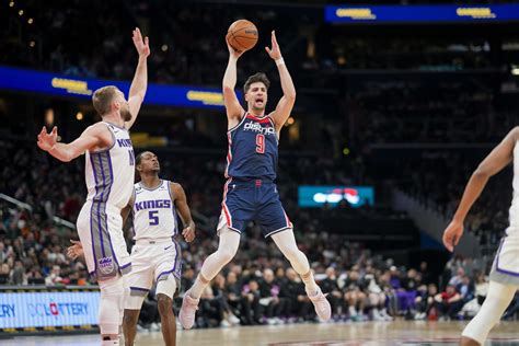 Sabonis Nets 30, Kings Top Wizards for 7th Straight Road Win
