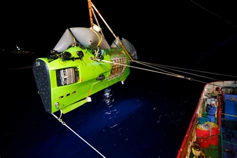 At Mariana Trench James Cameron Is King Of The Deep Photos Cnet