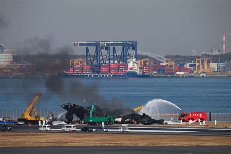 Verbal Miscommunication May Be Behind Haneda Crash, Yomiuri Says - Bloomberg