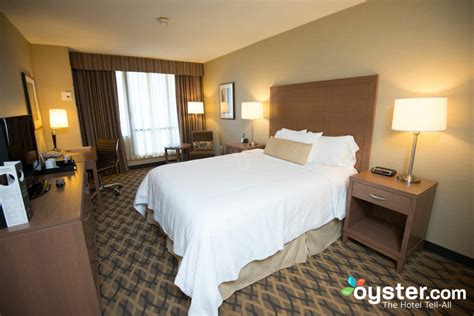 Chelsea Hotel Toronto Review: What To REALLY Expect If You Stay