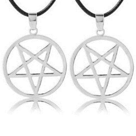 2 PACK Inverted Pentagram Star Pendant Necklace Nel 2024