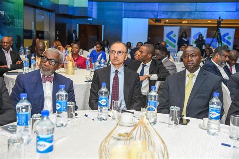 Standard Chartered Bank leads dialogue with financial market experts at