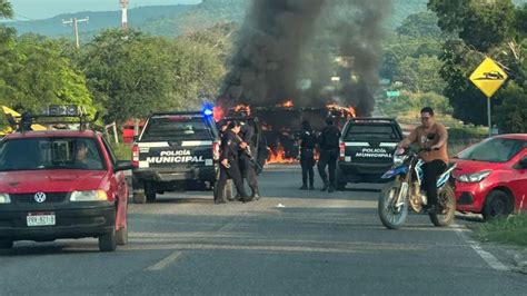 Balaceras y quema de vehículos y tiendas en Michoacán Grupo Milenio