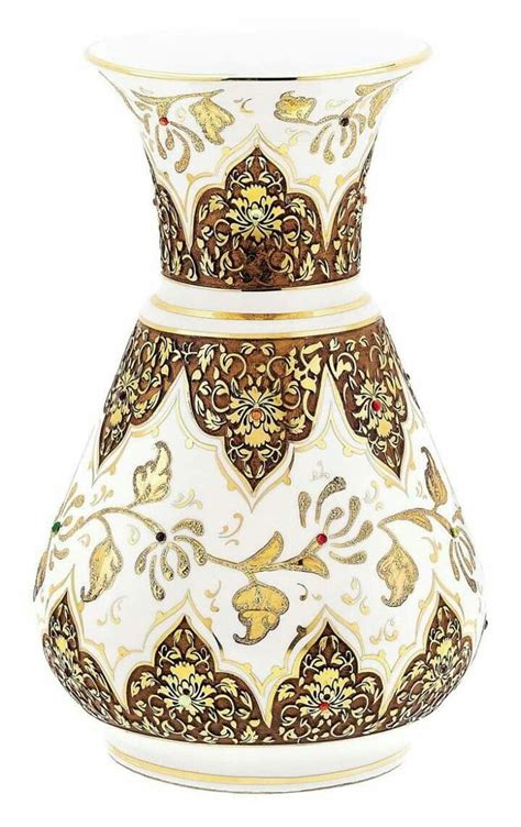 Nermeen Adel adlı kullanıcının Vases decor panosundaki Pin 2024 Vazo