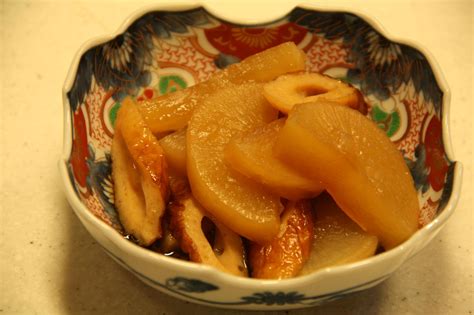 大根と竹輪の煮物（だいこんとちくわのにもの） きっちんさんの簡単料理！！