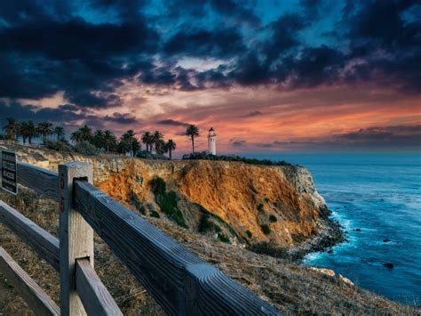 Lighthouse Along The Cliffs Edge Photo Of The Day Palos Verdes Ca