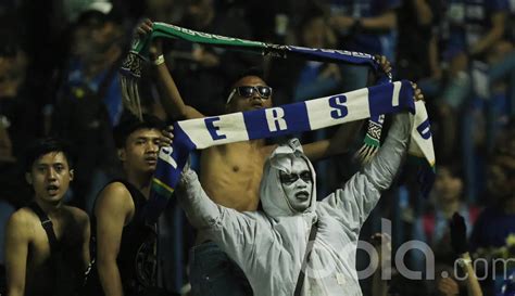 Foto Potret Loyalitas Bobotoh Suporter Setia Persib Bandung