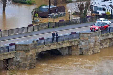 Clean Up Begins As Bridgnorth River Level Drops Shropshire Star