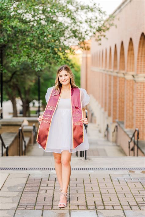 Texas State Graduation Session | Ashley Zsabo - momentosbyliz.com