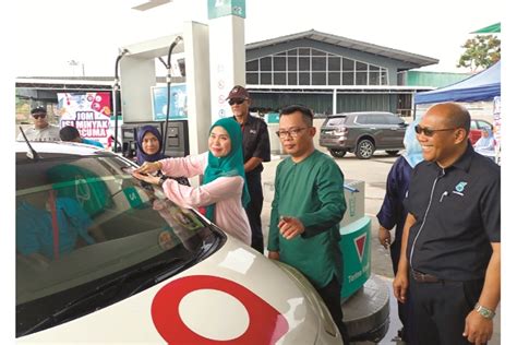 100 Pemandu E Hailing Dapat Petrol Percuma