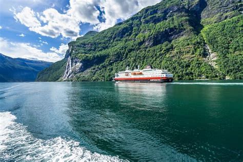 Hurtigruten Northern Lights Promise Extended to Benefit Cruisers