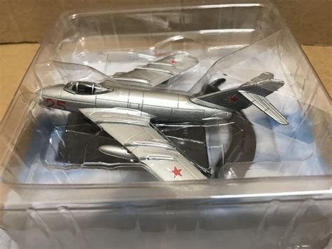 Mikoyan Gurevich MiG 17 Fresco Red 25 Russian Air Force 1 100