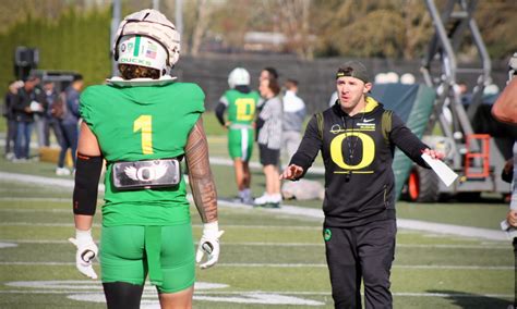 Oregon Ducks Noah Sewell Takes A Hit And Dan Lanning Stresses Energy