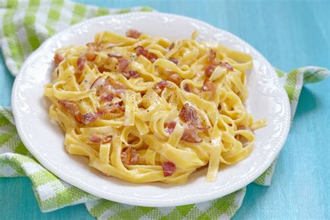 Massa Carbonara Com Bacon E Queijo Imagem De Stock Imagem De Jantar Creme 69745181