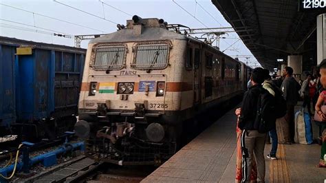 Hazrat Nizamuddin Jabalpur Mahakaushal Express Arriving Agra Cantt With