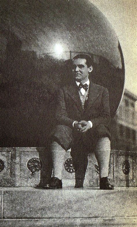 Federico En 1929 Viste Con Atuendo Deportivo En La Universidad De