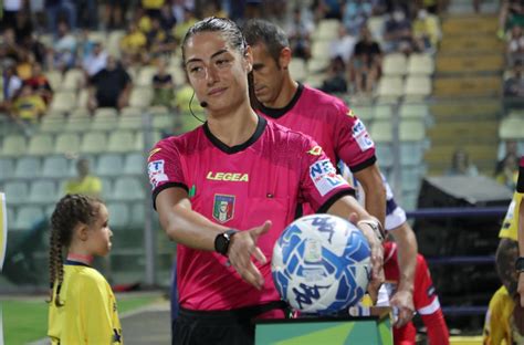 Chi Maria Sole Ferrieri Caputi Prima Donna Arbitro In Serie A