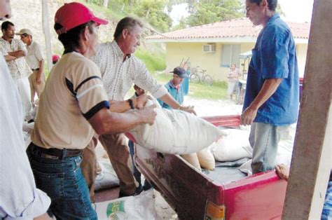 Campesinos reciben donación