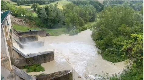 Amandola Troppa Pioggia E Precipitazioni Aperta La Diga Del Lago Di