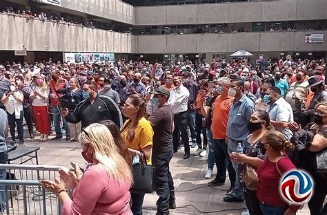 Exigen Bur Cratas Aumento Salarial Realizan Protesta En Palacio