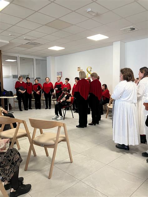 Nastop Starej E Otro Ke Folklorne Skupine O Metlika Osnovna Ola Metlika