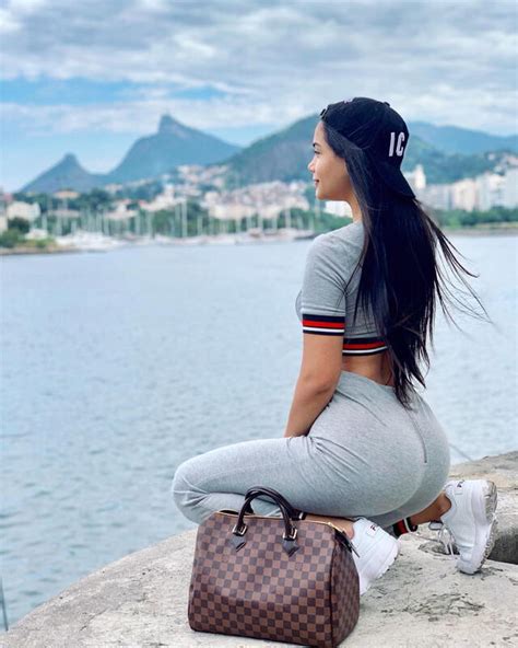 Valeria Roggero Instagram Sobrina de Jefferson Farfán tiene cintura de