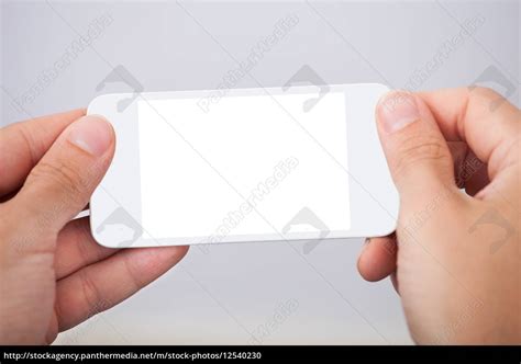 Hand Holding Smartphone Mit Leeren Bildschirm Stock Photo 12540230