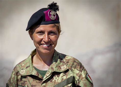 Sottontene Lieutenant Of 1 Of Italian Army Esercito Donne