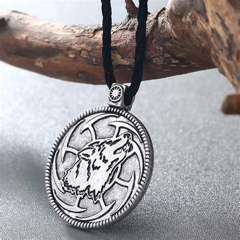 Pendentif Loup Alpha Hurlant And Terre Des Loups