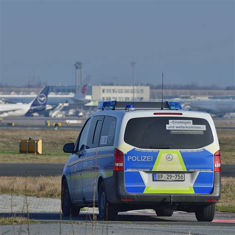 Letzte Generation Legt Flughafen Frankfurt Vor Bergehend Lahm Swr