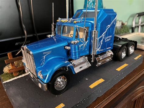 Kenworth W Plastic Model Truck Kit Scale