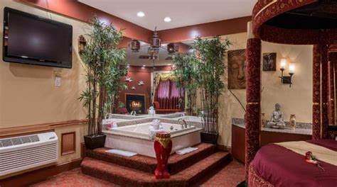 Romantic Honeymoon Suites With Hot Tub In Room