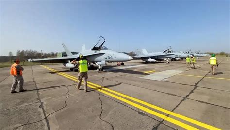 Los Cazas Españoles Se Unen A La Demostración De Fuerza Aérea De La Otan Junto A La Frontera Rusa